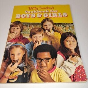 Betty Crocker's COOKBOOK FOR BOYS & GIRLS  1975 Paperback, 1983 7th Print